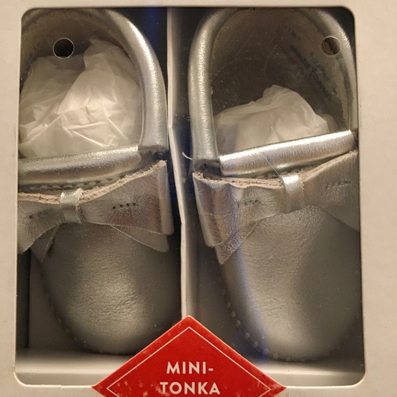 Minnetonka Infant Rosie silver bootie size 3 - Picture 3 of 5